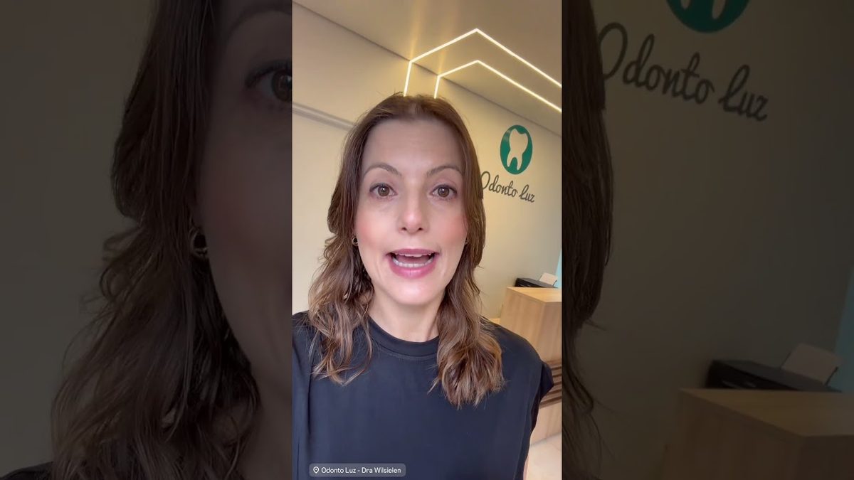 Dra. Wilsielen Sanches Luz, da Odonto Luz, em vídeo sobre ter um dente torto e a necessidade de aparelho